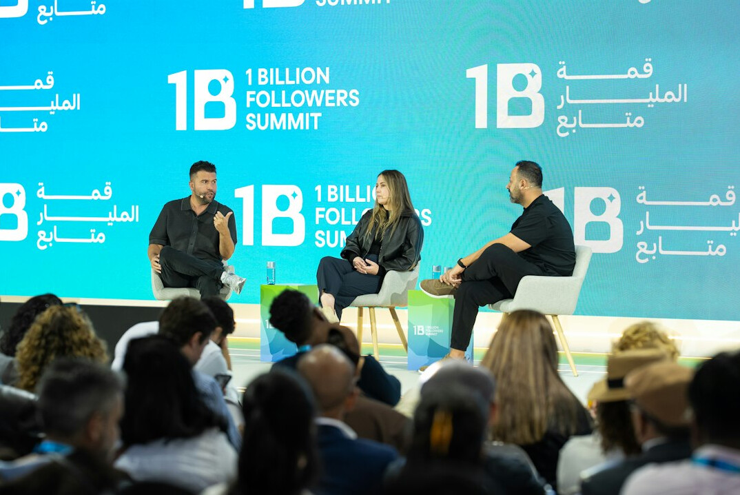 social media discussion online