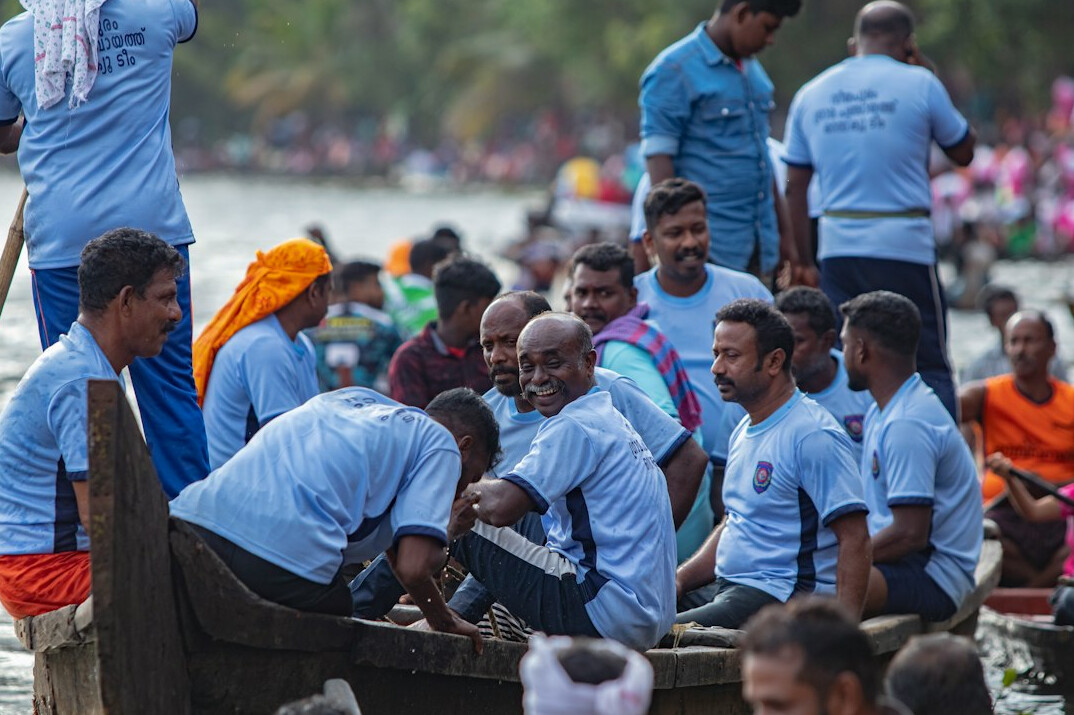 volunteers in flood relief